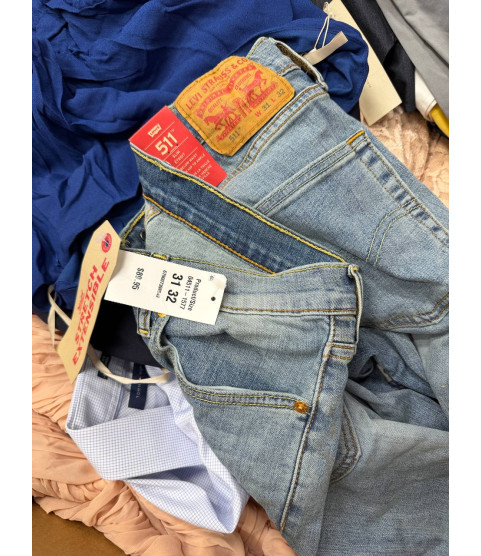 1 Pallet - Hudson's Bay Liquidation - Clothes & Apparel - Condition: Customer returns 