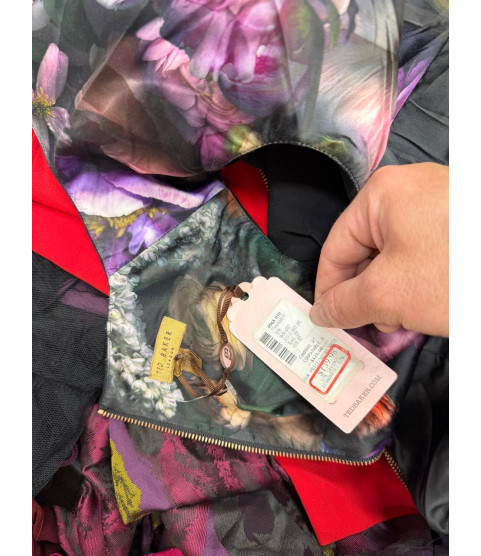 1 Pallet - Hudson's Bay Liquidation - Clothes & Apparel - Condition: Customer returns 