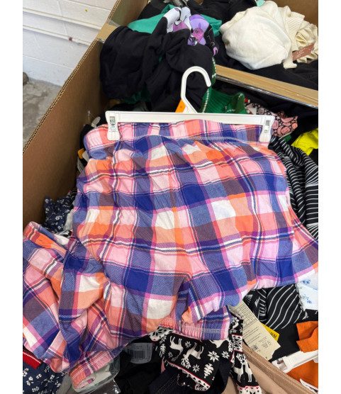 1 Pallet - Wholesale Walmart Liquidation - Clothes & Accessories - Condition: Customer returns – Unsorted