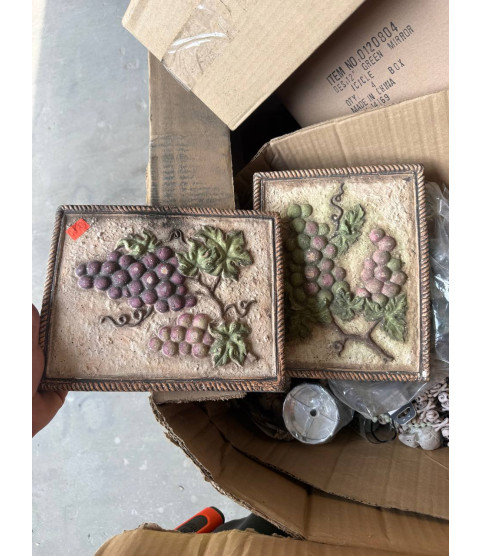 1 Pallet - Wholesale Walmart Liquidation - Halloween and Christmas products, General Merchandise - Condition: Customer returns  – Unsorted