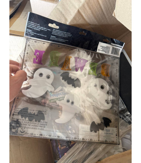 1 Pallet - Wholesale Walmart Liquidation - Halloween and Christmas products, General Merchandise - Condition: Customer returns  – Unsorted