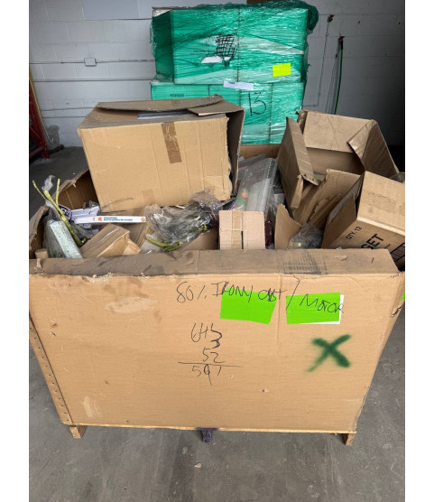 1 Pallet - Wholesale Walmart Liquidation - Halloween and Christmas products, General Merchandise - Condition: Customer returns  – Unsorted