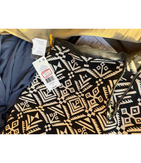 1 Pallet - Hudson's Bay Liquidation - Clothes & Apparel - Condition: Salvage / Damaged zipper