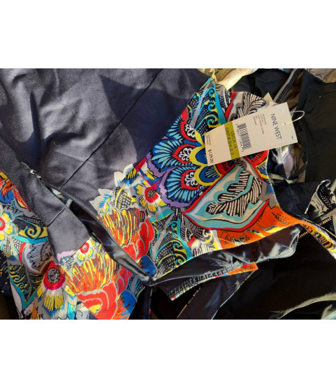 1 Pallet - Hudson's Bay Liquidation - Clothes & Apparel - Condition: Salvage / Damaged zipper