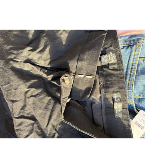 1 Pallet - Hudson's Bay Liquidation - Clothes & Apparel - Condition: Salvage / Damaged zipper