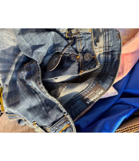 1 Pallet - Hudson's Bay Liquidation - Clothes & Apparel - Condition: Salvage / Damaged zipper