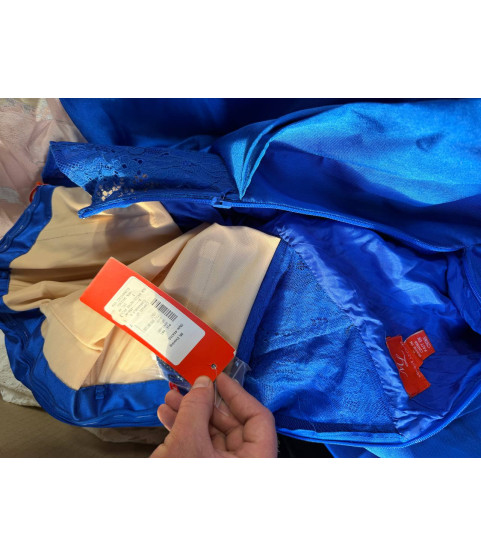 1 Pallet - Hudson's Bay Liquidation - Clothes & Apparel - Condition: Salvage / Damaged zipper