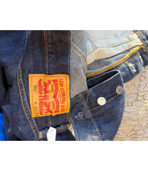 1 Pallet - Hudson's Bay Liquidation - Clothes & Apparel - Condition: Salvage / Damaged zipper
