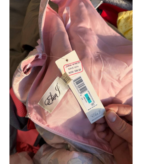 1 Pallet - Hudson's Bay Liquidation - Clothes & Apparel - Condition: Salvage / Damaged zipper