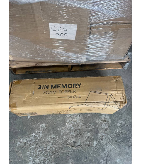 3 Pallets - Wholesale Amazon Liquidation - Clothes, Electronics, General merchandise - Condition: Customer returns - Unsorted
