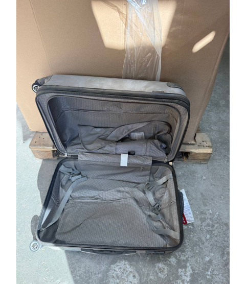 1 Pallet - Wholesale Liquidation - Suitcases - Condition: Customer returns