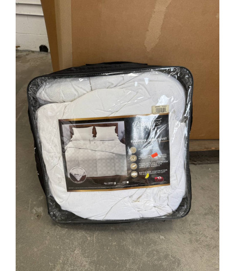 1 Pallet - Wholesale Hudson's Bay Liquidation - Comforter Sets & Pillows - Condition: Customer returns - Unsorted