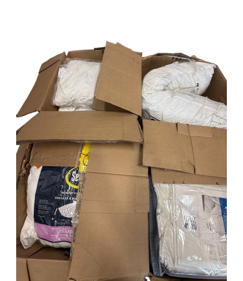 1 Pallet - Wholesale Hudson's Bay Liquidation - Pillows & Blankets - Condition: Customer returns - Unsorted