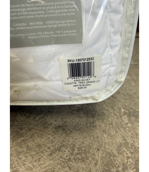 1 Pallet - Wholesale Hudson's Bay Liquidation - Pillows & Blankets - Condition: Customer returns - Unsorted