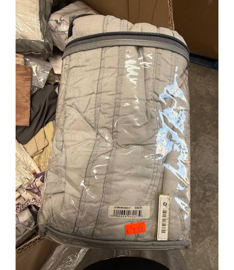1 Pallet - Wholesale Hudson's Bay Liquidation - Assorted Bedding & Home Textiles - Condition: Customer returns - Unsorted