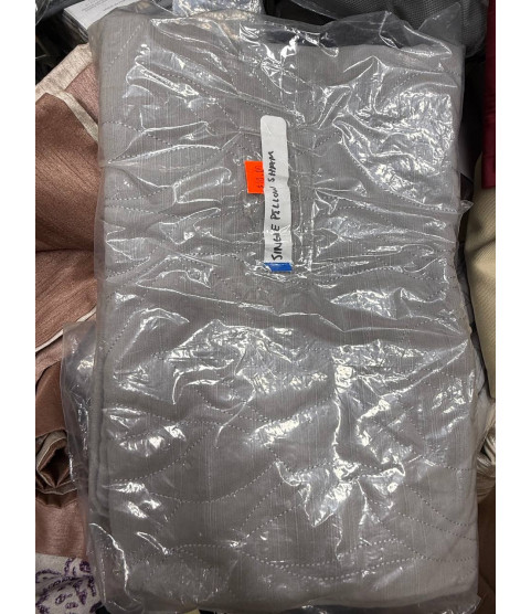 1 Pallet - Wholesale Hudson's Bay Liquidation - Assorted Bedding & Home Textiles - Condition: Customer returns - Unsorted