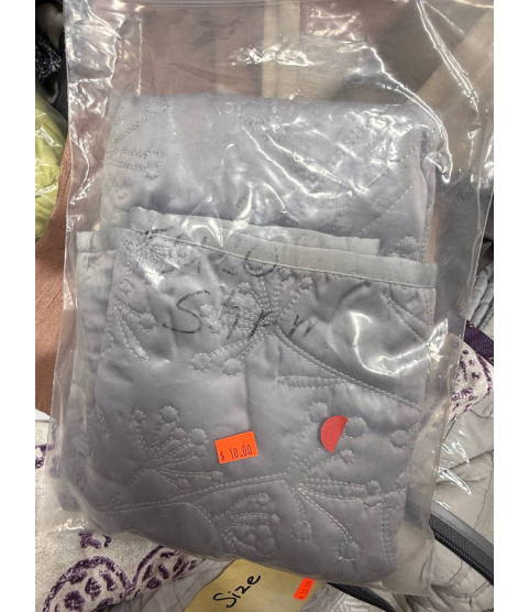 1 Pallet - Wholesale Hudson's Bay Liquidation - Assorted Bedding & Home Textiles - Condition: Customer returns - Unsorted