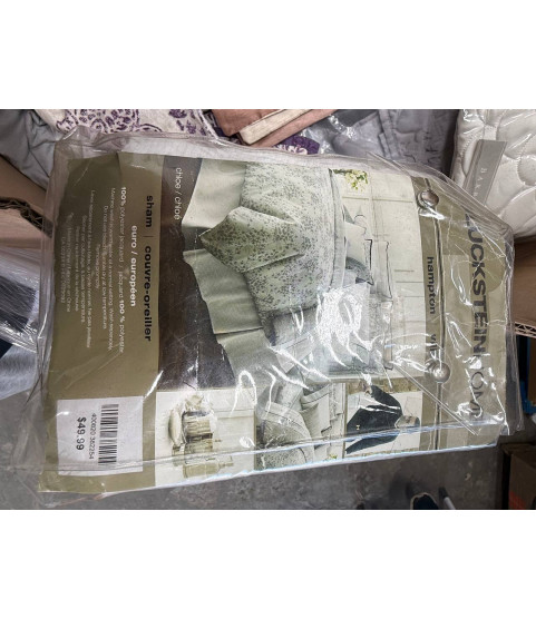 1 Pallet - Wholesale Hudson's Bay Liquidation - Assorted Bedding & Home Textiles - Condition: Customer returns - Unsorted