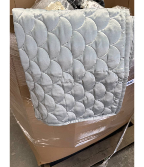 1 Pallet - Wholesale Hudson's Bay Liquidation - Assorted Bedding & Home Textiles - Condition: Customer returns - Unsorted