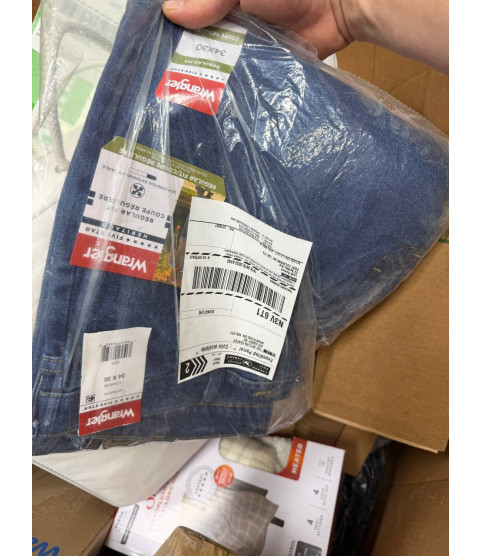 1 Pallet - Wholesale Walmart Liquidation - General merchandise, Electronics, Toys, Clothing - Condition: Customer returns - Unsorted