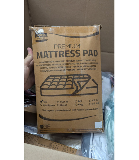 1 Pallet - Wholesale Amazon Liquidation - Bedding, Shorts, Mattress Pads & Pillows - Condition: Customer returns - Unsorted