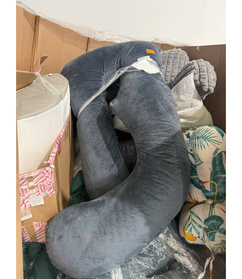 1 Pallet - Wholesale Liquidation - Bedding, Pillows, Comforters & General Merchandise - Condition: Customer returns - Unsorted