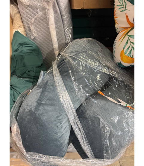 1 Pallet - Wholesale Liquidation - Bedding, Pillows, Comforters & General Merchandise - Condition: Customer returns - Unsorted
