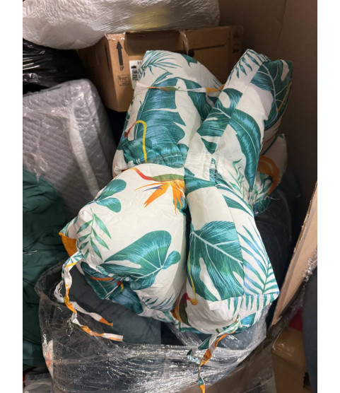 1 Pallet - Wholesale Liquidation - Bedding, Pillows, Comforters & General Merchandise - Condition: Customer returns - Unsorted