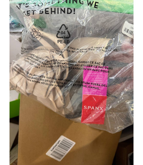 1 Pallet - Wholesale Amazon LPN Liquidation - General Merchandise, Electronics, Accessories, Toys, Home Goods & Clothing - Condition: Customer returns - Unsorted