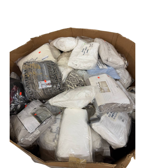 Truckload 12 Pallets - Wholesale Hudson's Bay Liquidation - Hudsons Bay Comforters, Pillows, Duvet Cover Sets & Bedding - Condition: Customer returns - Unsorted