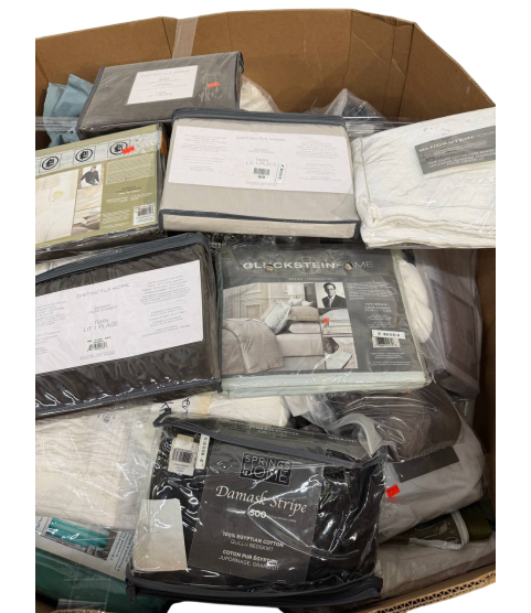 Truckload 12 Pallets - Wholesale Hudson's Bay Liquidation - Hudsons Bay Comforters, Pillows, Duvet Cover Sets & Bedding - Condition: Customer returns - Unsorted
