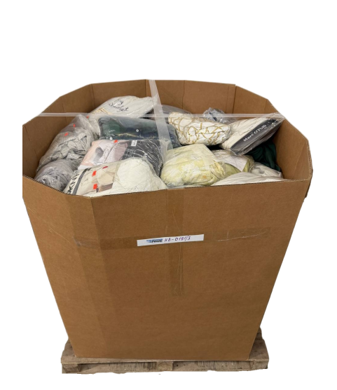 Truckload 12 Pallets - Wholesale Hudson's Bay Liquidation - Hudsons Bay Comforters, Pillows, Duvet Cover Sets & Bedding - Condition: Customer returns - Unsorted