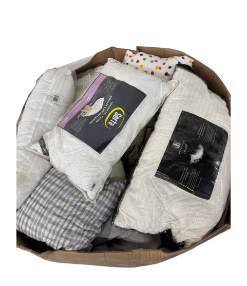 Truckload 12 Pallets - Wholesale Hudson's Bay Liquidation - Hudsons Bay Comforters, Pillows, Duvet Cover Sets & Bedding - Condition: Customer returns - Unsorted