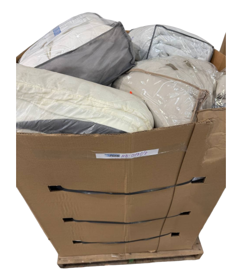 Truckload 12 Pallets - Wholesale Hudson's Bay Liquidation - Hudsons Bay Comforters, Pillows, Duvet Cover Sets & Bedding - Condition: Customer returns - Unsorted
