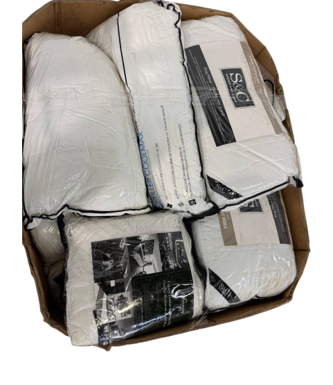 Truckload 12 Pallets - Wholesale Hudson's Bay Liquidation - Hudsons Bay Comforters, Pillows, Duvet Cover Sets & Bedding - Condition: Customer returns - Unsorted