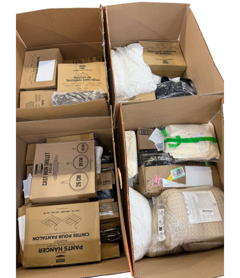 Truckload 12 Pallets - Wholesale Amazon Liquidation - Pillows, Comforters, Bedsheets, Towels, Hangers & More, General Merchandise - Condition: Customer returns - Unsorted