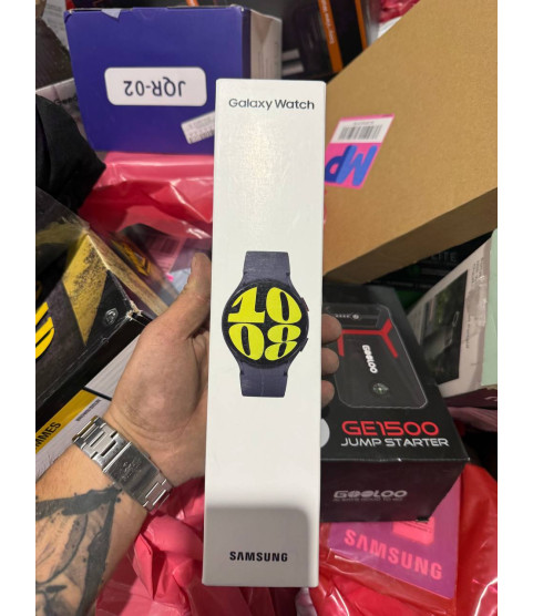 1 Pallet - Wholesale Walmart Liquidation - Samsung watch, Clothing, Toys, Household Goods, Electronics & General Merchandise - Condition: Customer returns - Unsorted