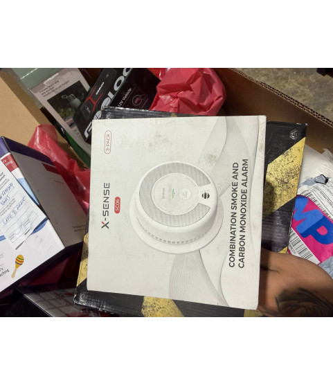 1 Pallet - Wholesale Walmart Liquidation - Samsung watch, Clothing, Toys, Household Goods, Electronics & General Merchandise - Condition: Customer returns - Unsorted