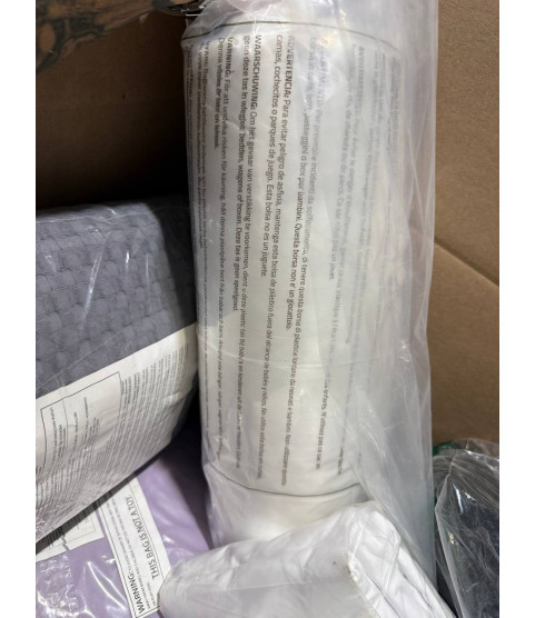 1 Pallet - Wholesale Amazon Liquidation - Pillows, Blankets, Bed Linen & General Merchandise - Condition: Customer returns - Unsorted