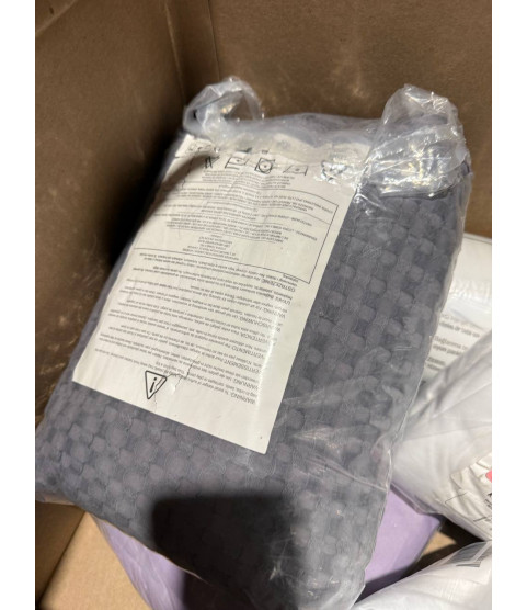 1 Pallet - Wholesale Amazon Liquidation - Pillows, Blankets, Bed Linen & General Merchandise - Condition: Customer returns - Unsorted