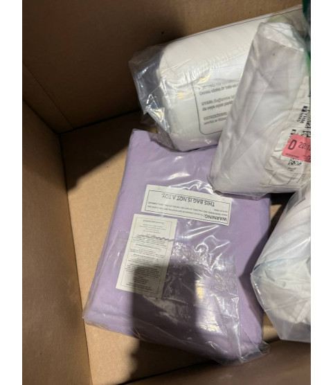 1 Pallet - Wholesale Amazon Liquidation - Pillows, Blankets, Bed Linen & General Merchandise - Condition: Customer returns - Unsorted