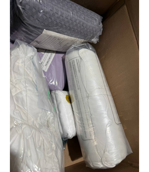 1 Pallet - Wholesale Amazon Liquidation - Pillows, Blankets, Bed Linen & General Merchandise - Condition: Customer returns - Unsorted